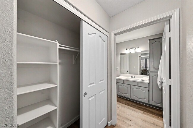 Building Photo - 700 Capri Dr