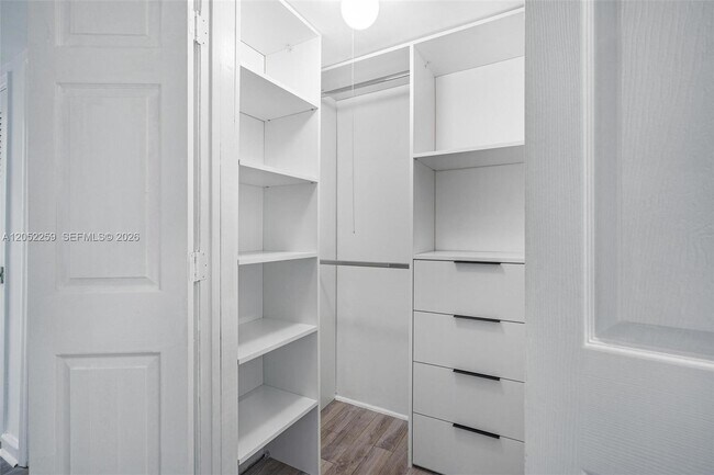 Building Photo - 7810 Beach View Dr
