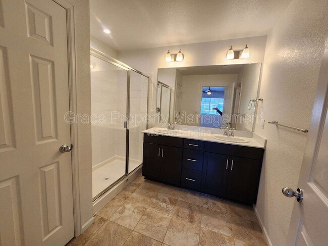 Building Photo - 221 Jackson Dr