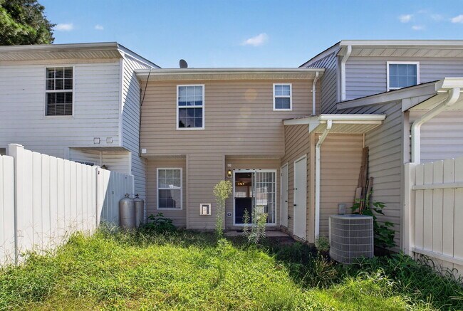 Building Photo - 46090 Maria Way
