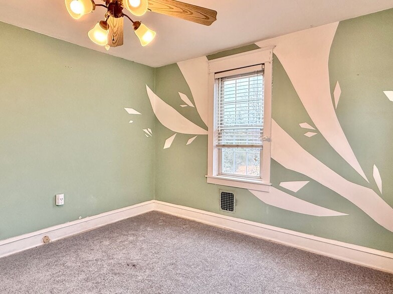 Building Photo - 7041 Harvey Ave