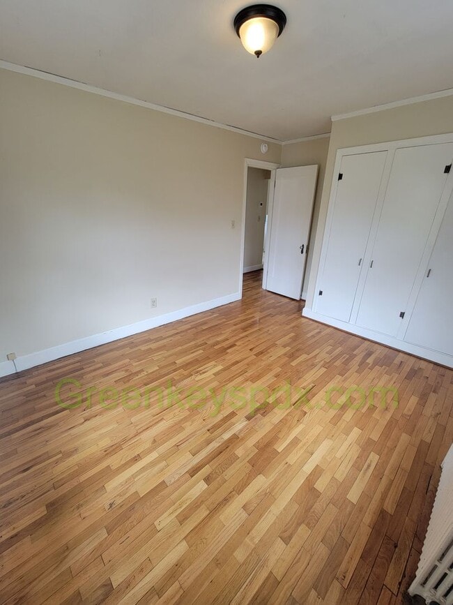 Building Photo - Beautiful 2 Bedroom 1 Bath House with Atta...