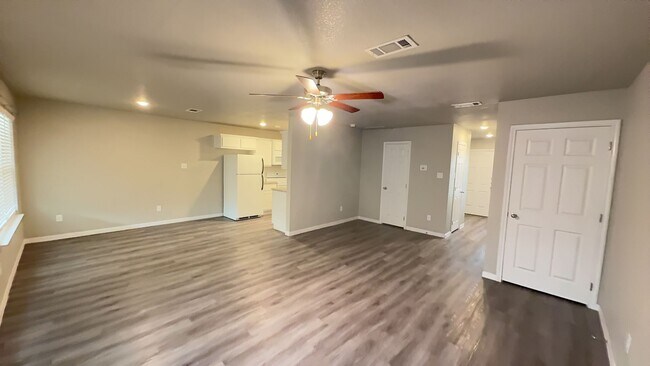 Building Photo - 1604 Pontotoc Trce