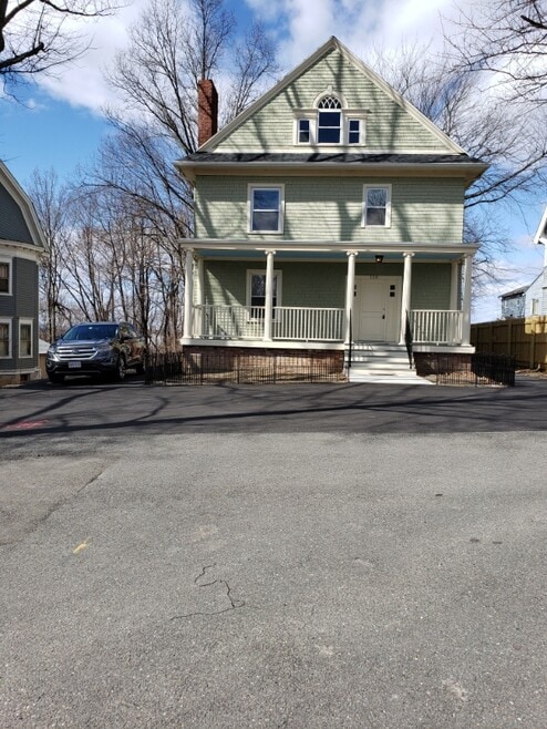 Building Photo - 120 Mill St