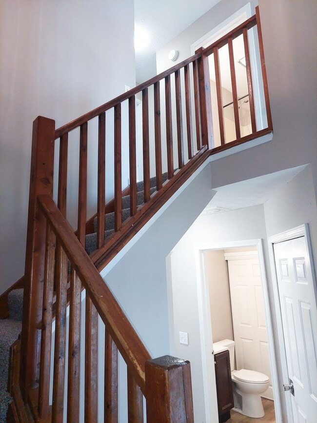 Building Photo - 205-207 Lincoln St