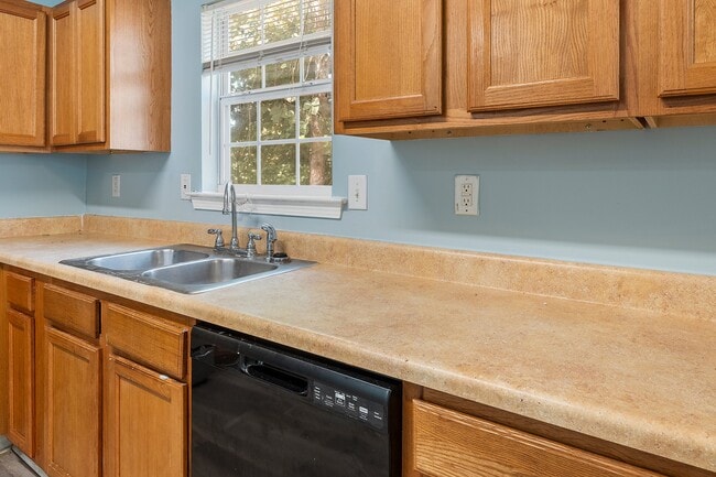 Building Photo - 7679 Creekside Ln