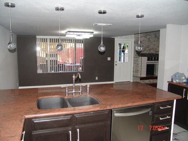 Building Photo - 931 E Morningstar Ln