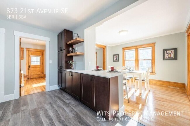 Building Photo - 873 21st Ave SE