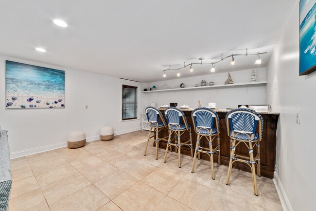 Building Photo - 2009 Wedgewood Cir