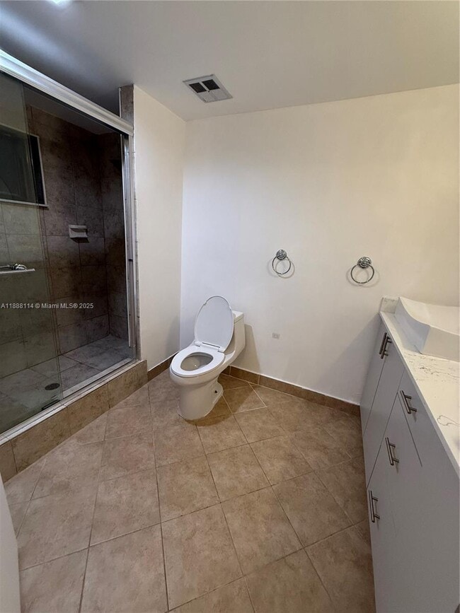 Building Photo - 565 NE 199th Terrace