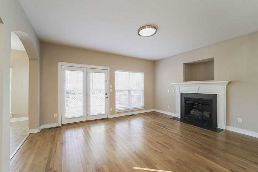 Building Photo - 8607 Castle Cliff Dr