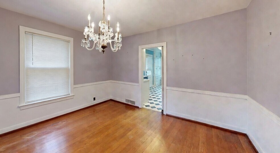 Building Photo - 2223 Saratoga Dr