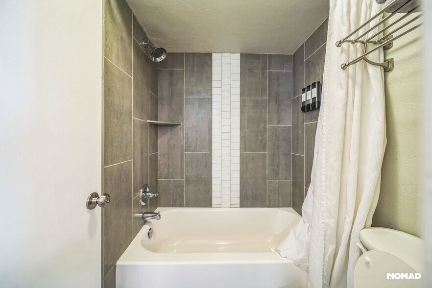 Building Photo - 8055 E Thomas Rd