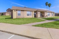 Building Photo - 409 Riverhill Loop