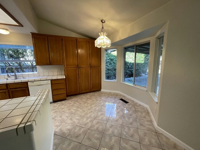 Building Photo - 1580 Rehrmann Dr