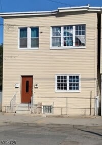 Building Photo - 16 Tulip St