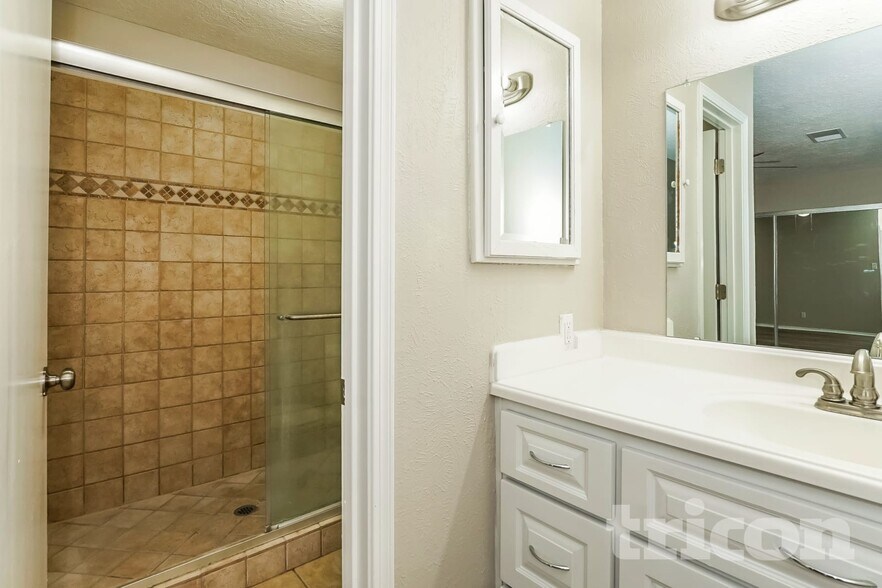 Building Photo - 1416 Nemesia Pl NE