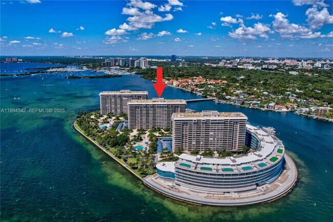 Building Photo - 2 Grove Isle Dr