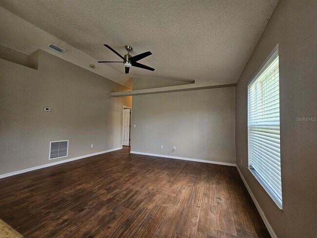 Building Photo - 1528 Ridge Pointe Dr