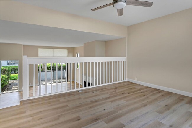 Building Photo - Beautiful townhome in North La Jolla! Avai...