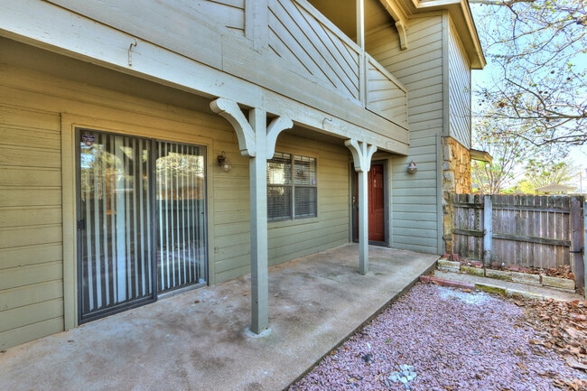 Building Photo - Cozy 1-Bedroom Condo with Modern Amenities...