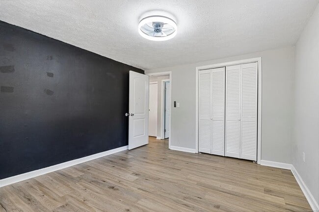 Building Photo - 1216 Old Rdg Rd E