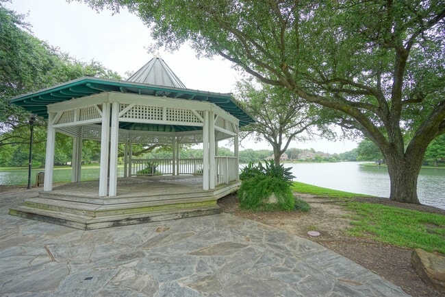 Building Photo - 5602 Whisper Ridge Dr