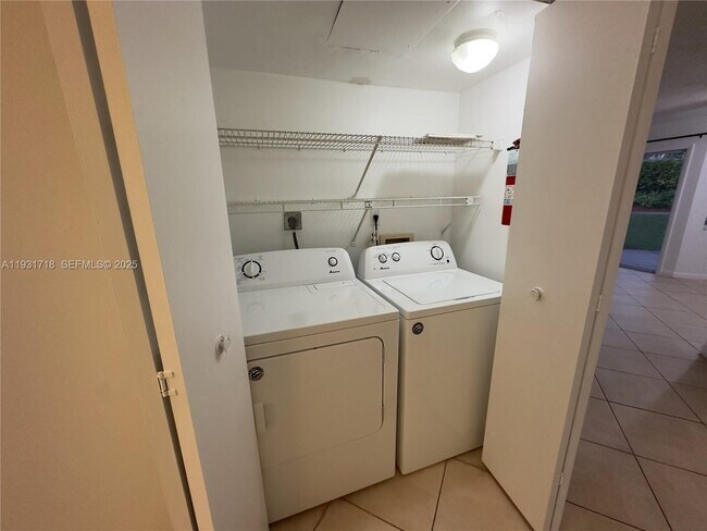 Building Photo - 2629 SE 19th Ct