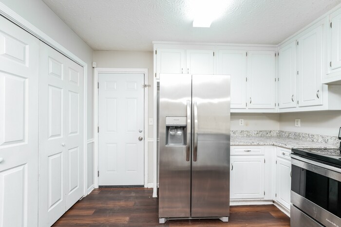 Building Photo - 818 Burton Ridge Dr