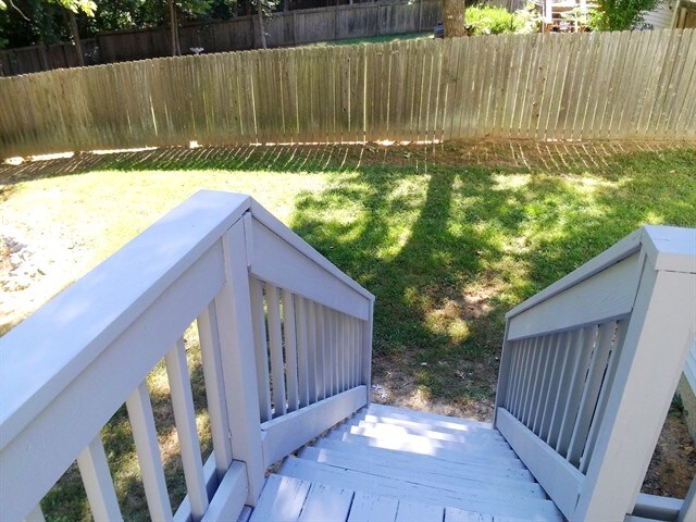 Building Photo - 300 Ella St