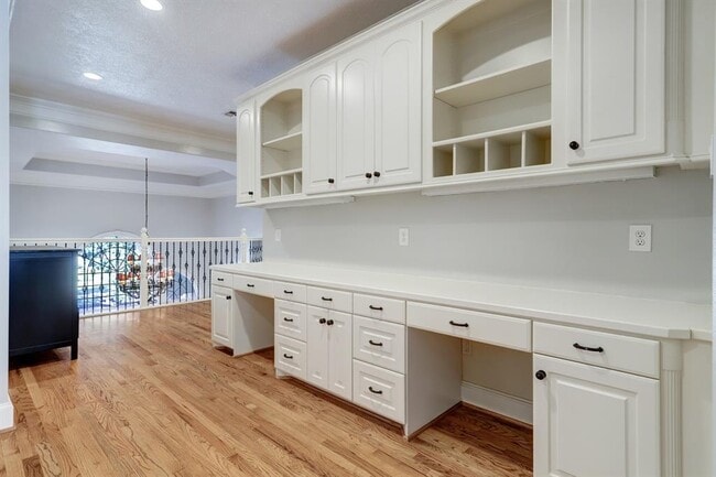 Building Photo - 5105 Grand Lake St