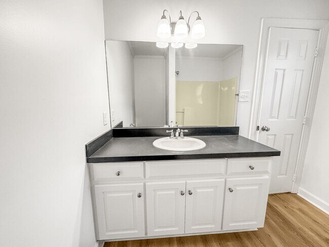 Building Photo - Newly Remodeled 3-BR, 2-Bath Home
