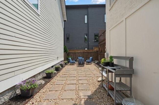 Building Photo - 828 Kirkwood Ave