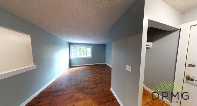 Building Photo - 326 E Hillsdale St