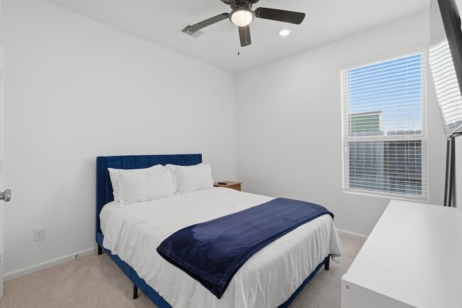 Building Photo - 4910 Shore Arbor Ln