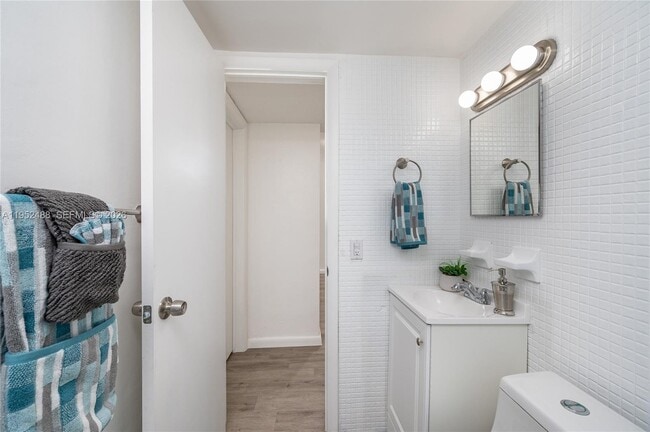 Building Photo - 455 SW 27th Ave