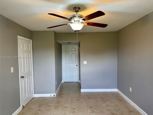 Building Photo - 2841 N Oakland Forest Dr