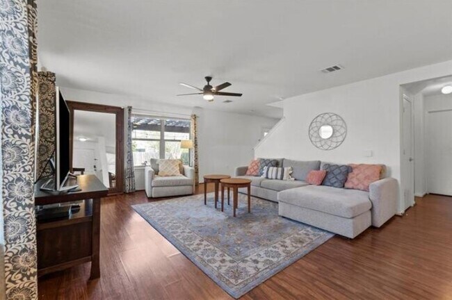 Building Photo - 4515 Cottonwood St