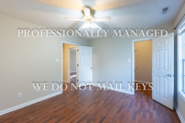 Building Photo - 4745 Periwinkle Pl