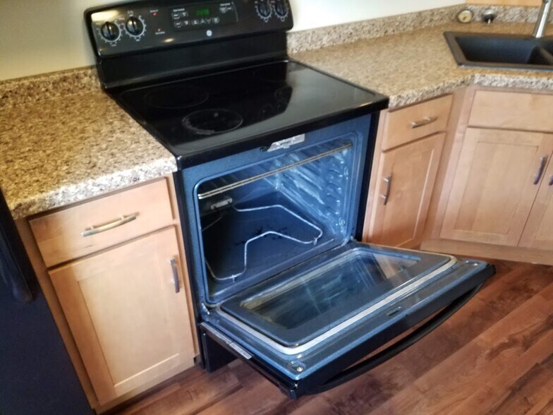 Building Photo - 1025 Riverside Dr