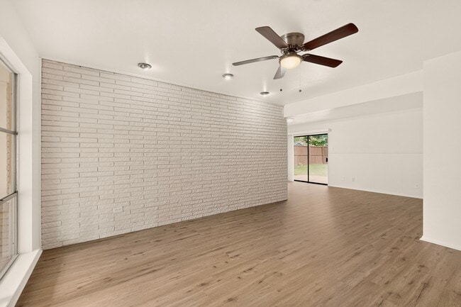 Building Photo - 802 Wisteria Way