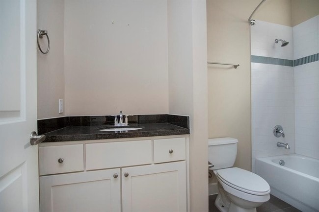 Building Photo - Contemporary townhome, rooftop terrace awa...