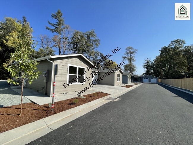 Building Photo - 1841 Hubbard Ln