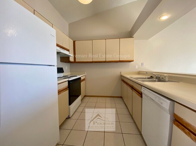 Building Photo - 2366 Lexington Village Ln