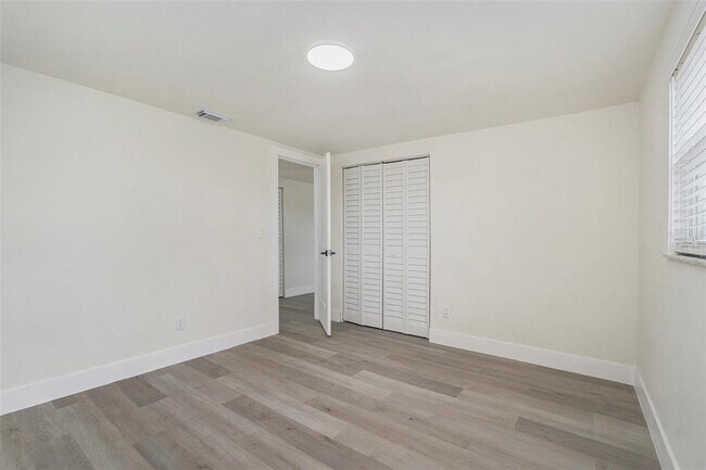 Building Photo - 15606 Allmand Dr