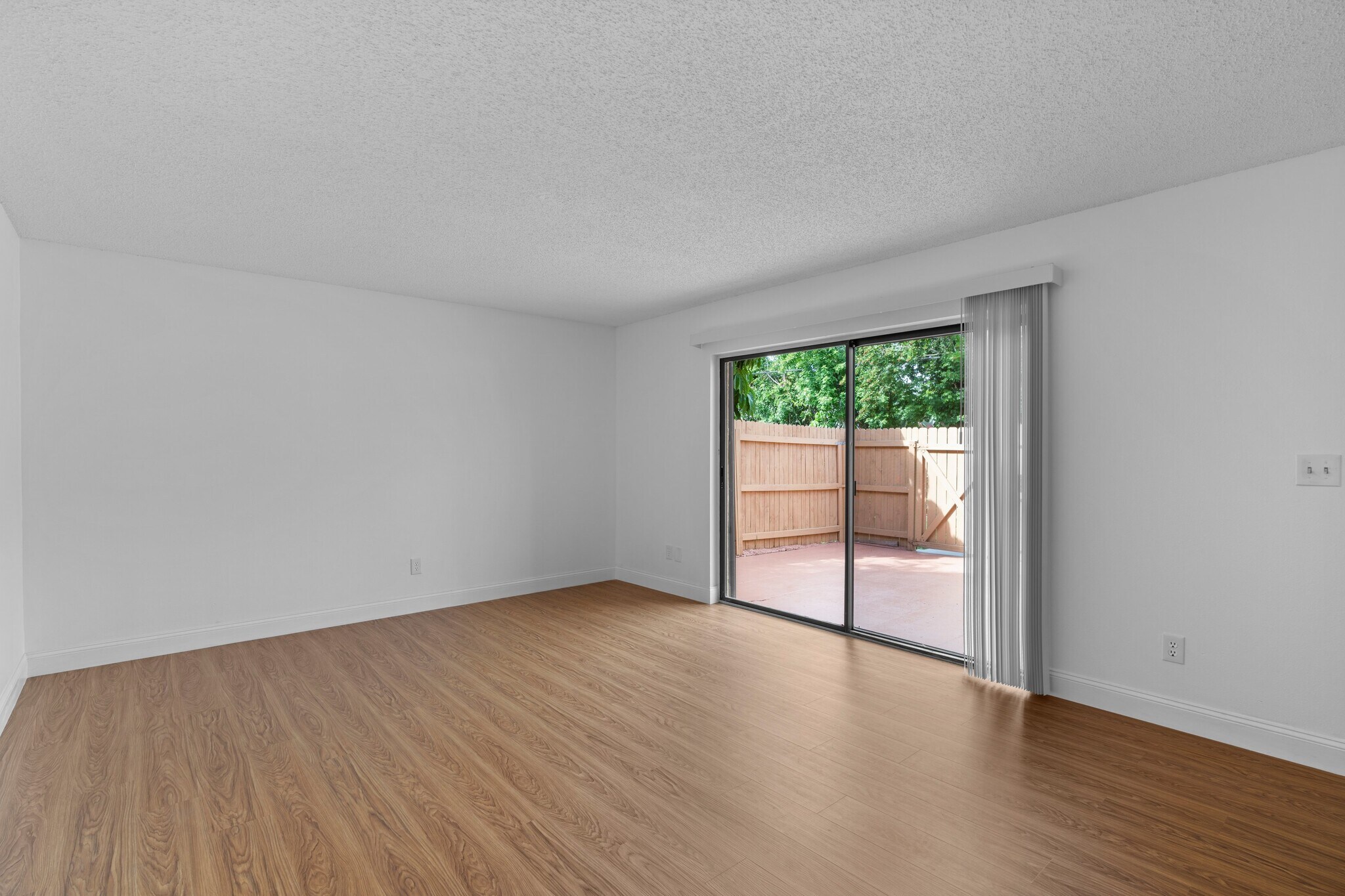 Building Photo - 226 Alemeda Dr