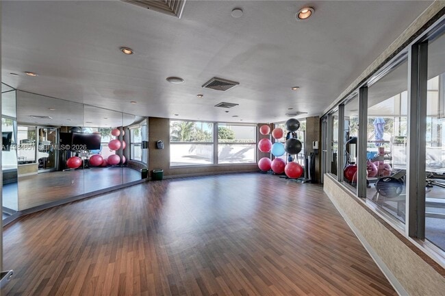 Building Photo - 3101 S Ocean Dr