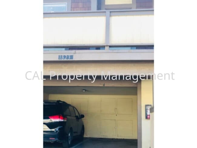 Building Photo - Condo for rent in North Salinas!