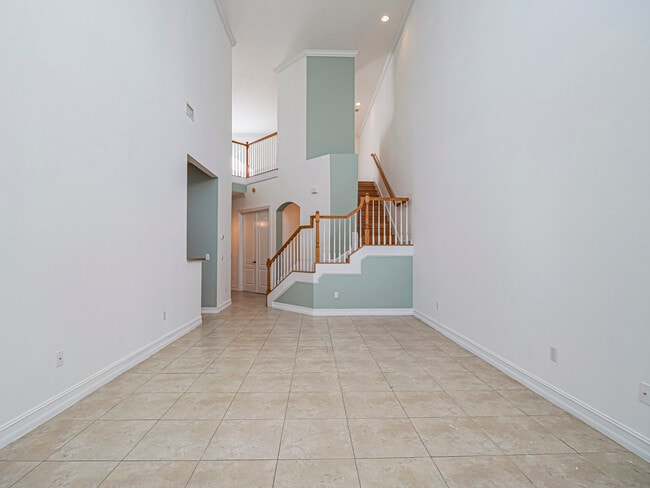 Building Photo - 1835 Bridgepointe Cir