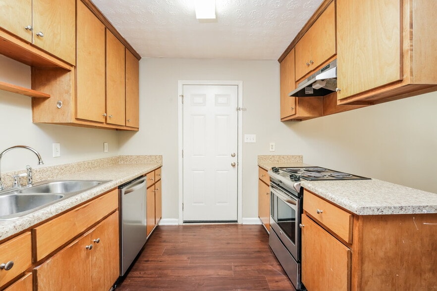 Building Photo - 465 Rosehill Dr